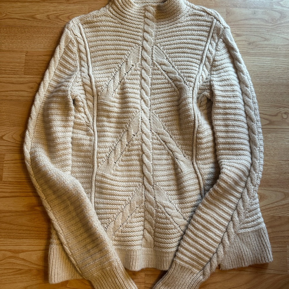 Cozy GAP Cable Knit Sweater
